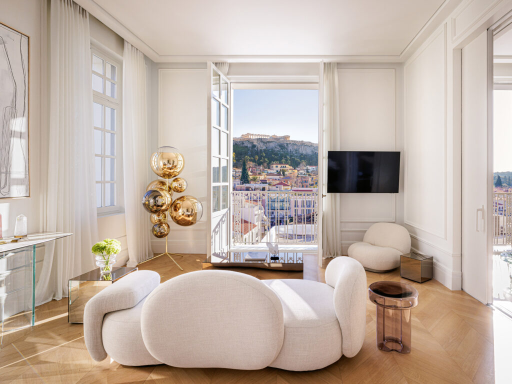 dolli-at-acropolis-place-to-go-0325
